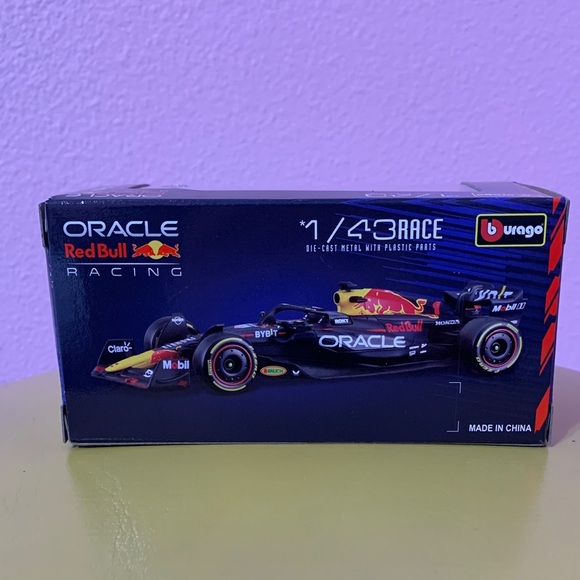 Bburago 1:43 Scale Model Oracle RB19 Formula 1 Car - Picture 3 of 7